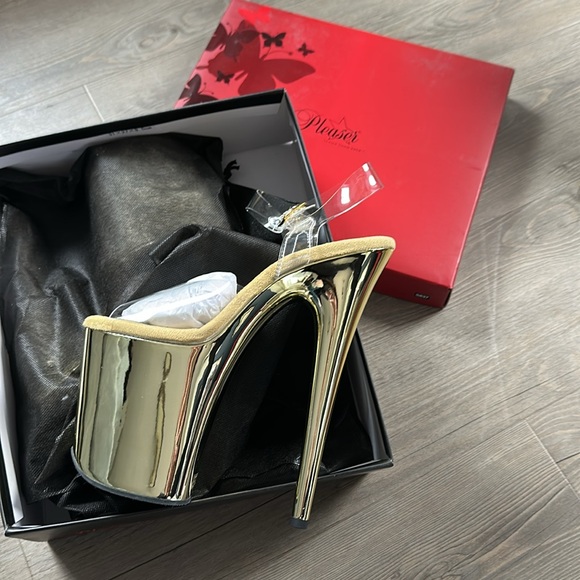 Pleaser Shoes - Flamingo 808 Gold Chrome